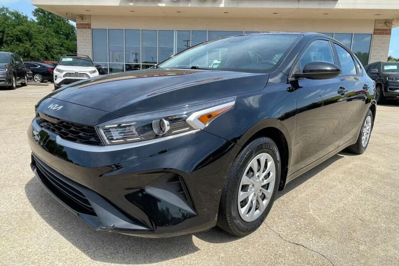 2023 Kia Forte LX FWD - Image 12