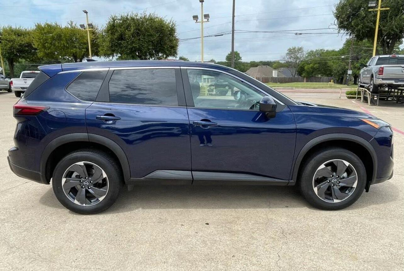 2025 Nissan Rogue SV FWD - Image 5