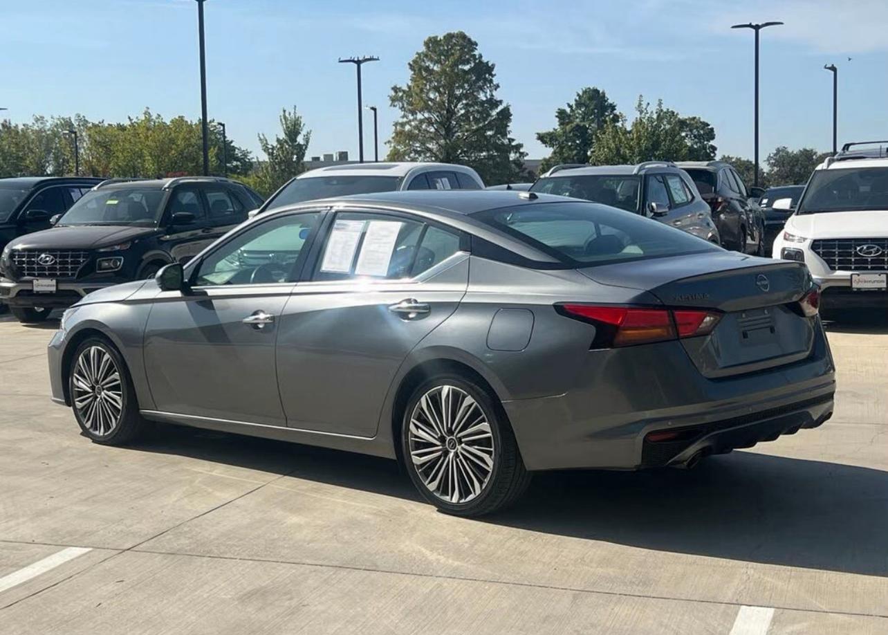 2023 Nissan Altima 2.5 SL FWD - Image 6