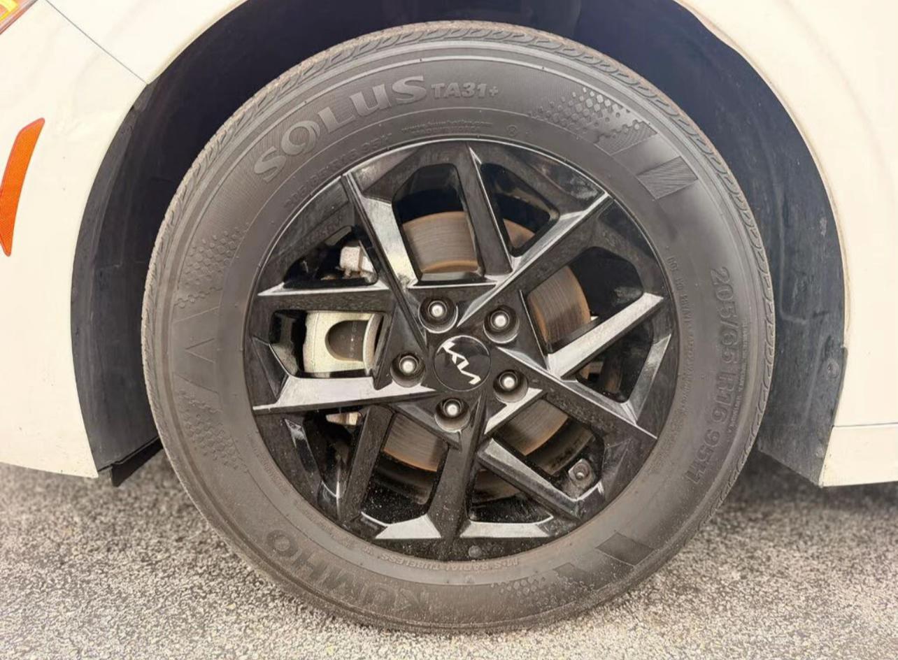 2026 Kia K5 LXS FWD - Image 2