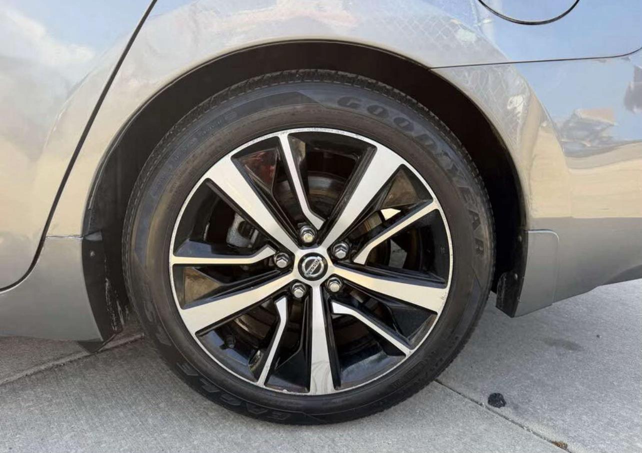 2022 Nissan Maxima SL FWD - Image 8