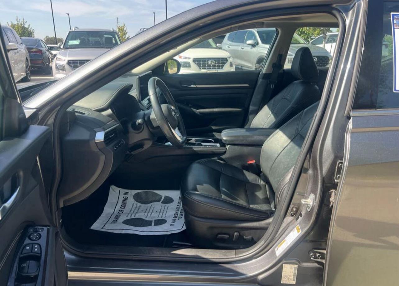 2023 Nissan Altima 2.5 SL FWD - Image 3