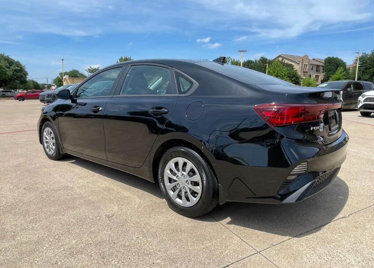 2023 Kia Forte LX FWD - Image 10