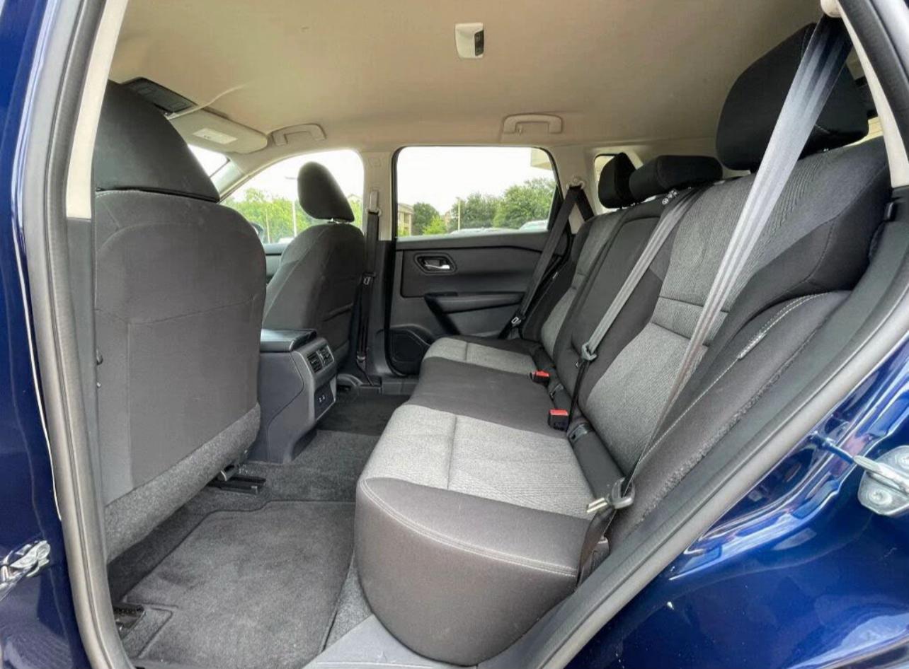 2025 Nissan Rogue SV FWD - Image 2
