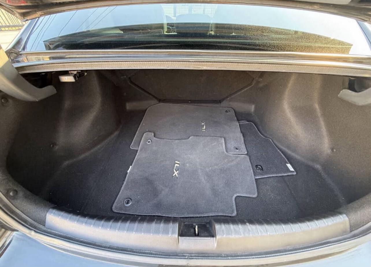 2018 Acura ILX FWD with AcuraWatch Plus - Image 2