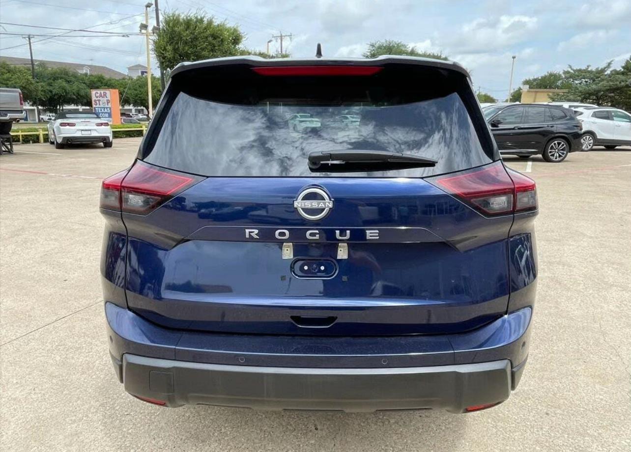 2025 Nissan Rogue SV FWD - Image 10