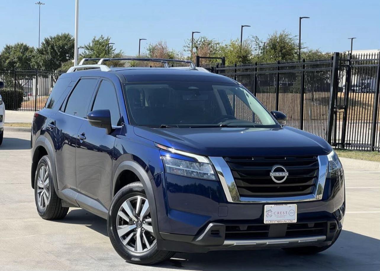 2023 Nissan Pathfinder SL 4WD - Image 2