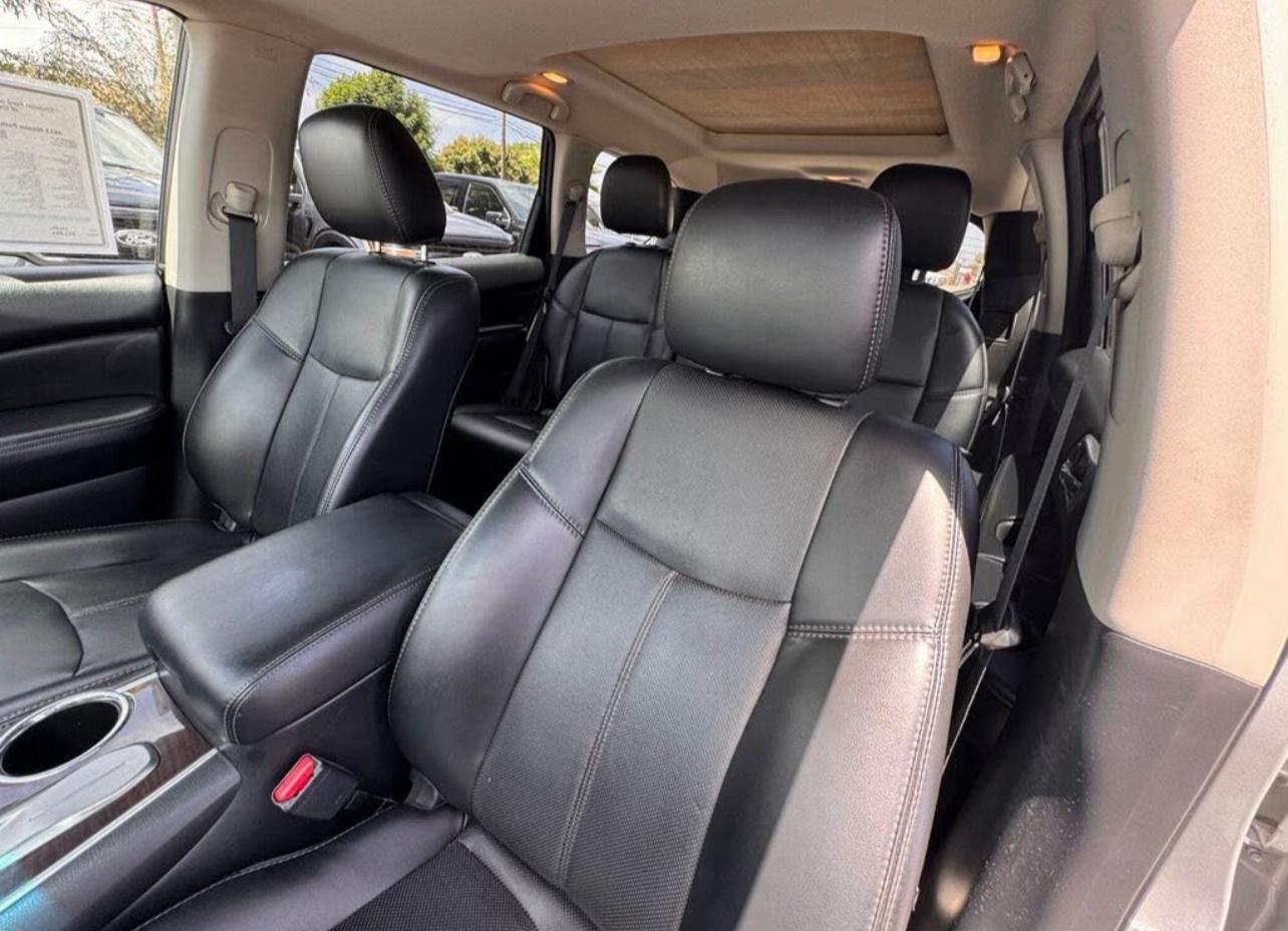 2015 Nissan Pathfinder Platinum - Image 2