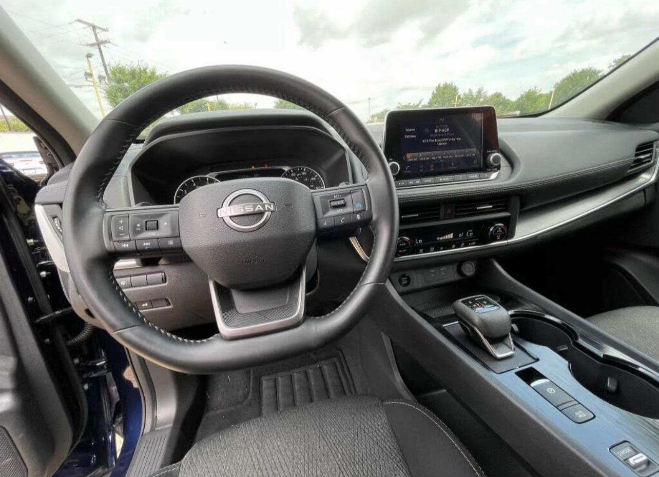 2025 Nissan Rogue SV FWD - Image 4
