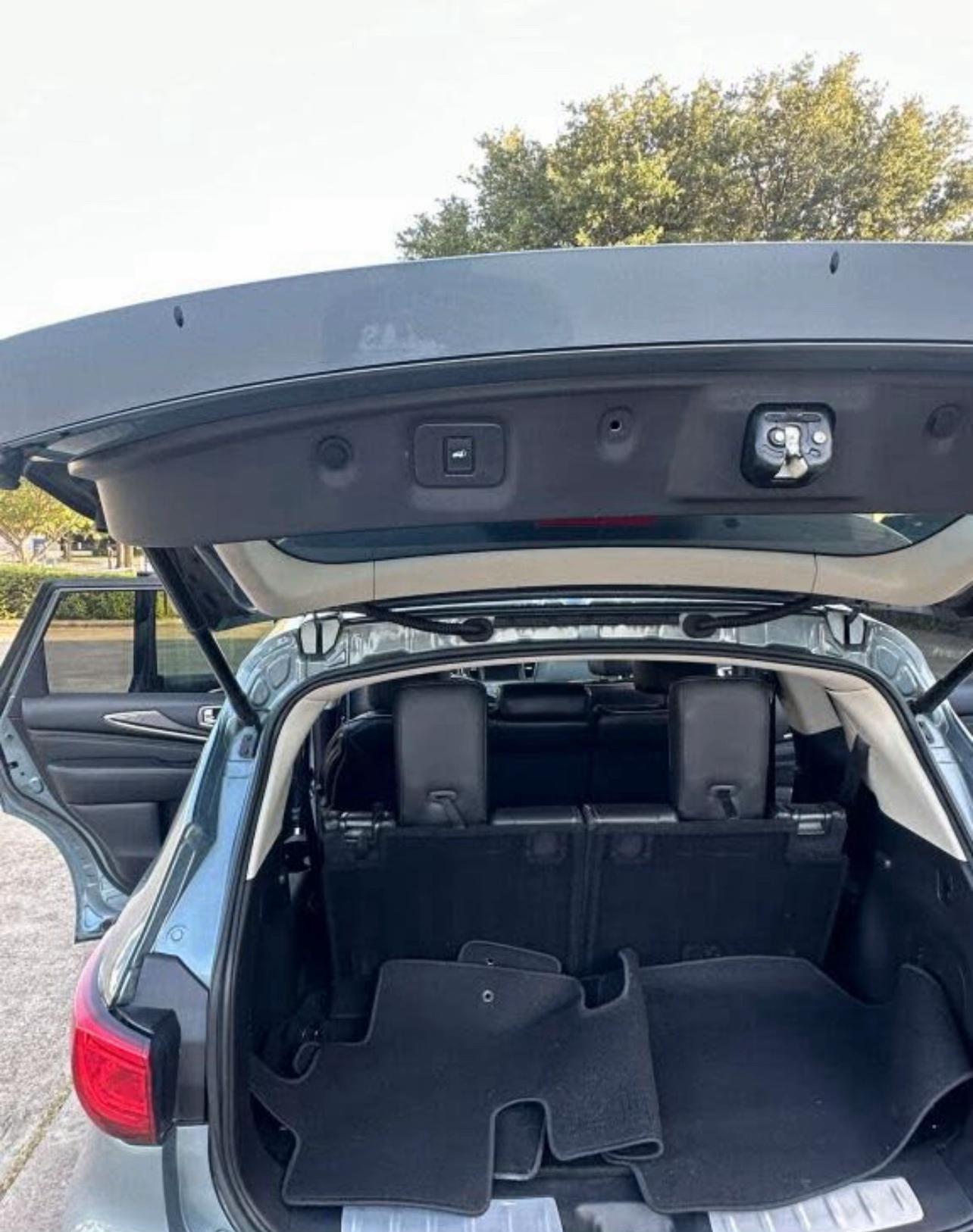 2015 INFINITI QX80 AWD - Image 4