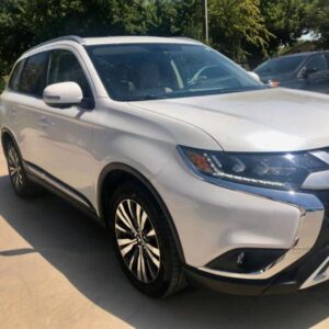 2019 Mitsubishi Outlander SE FWD | 3-Row SUV | Heated Seats & Backup Camera