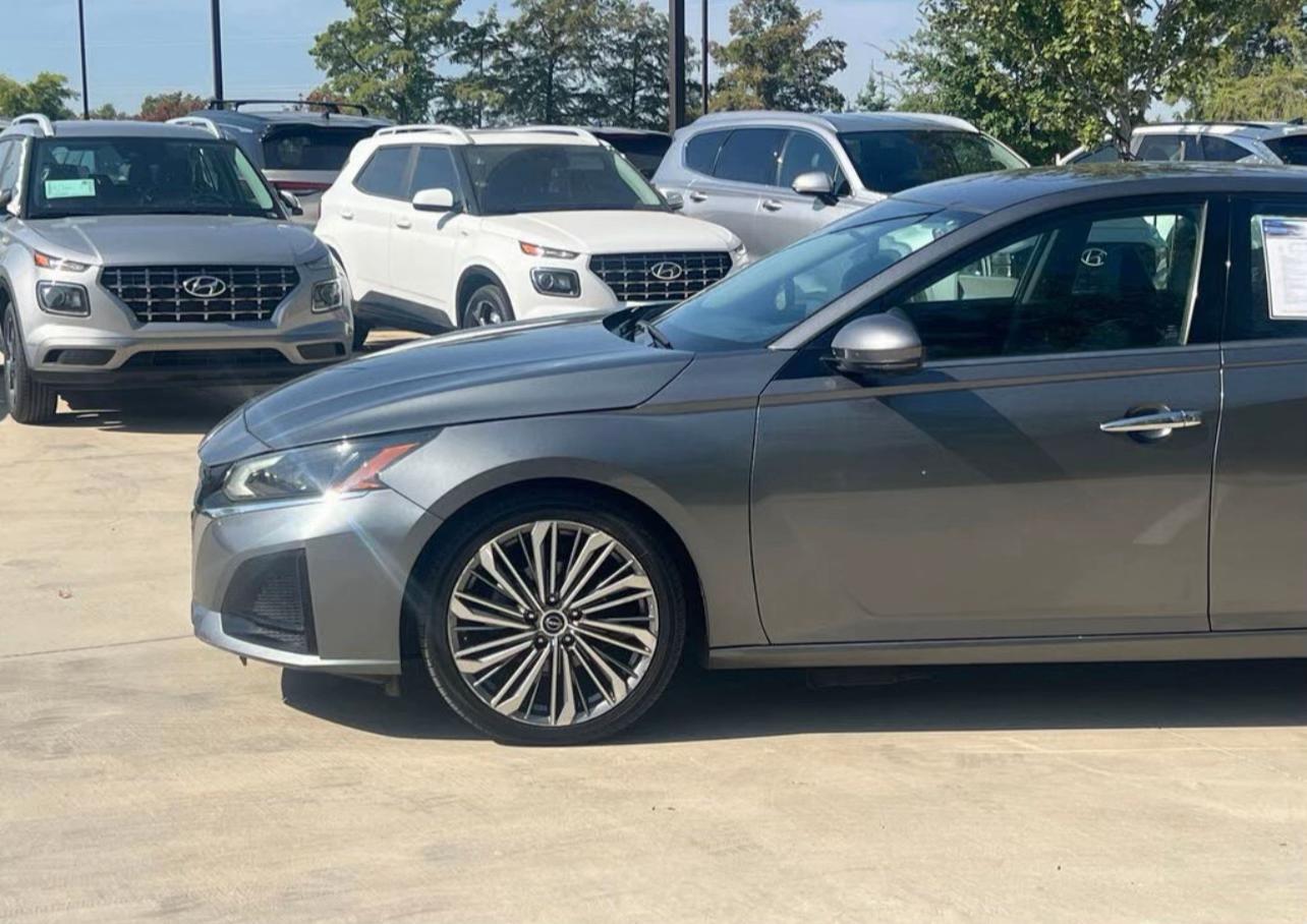 2023 Nissan Altima 2.5 SL FWD - Image 8