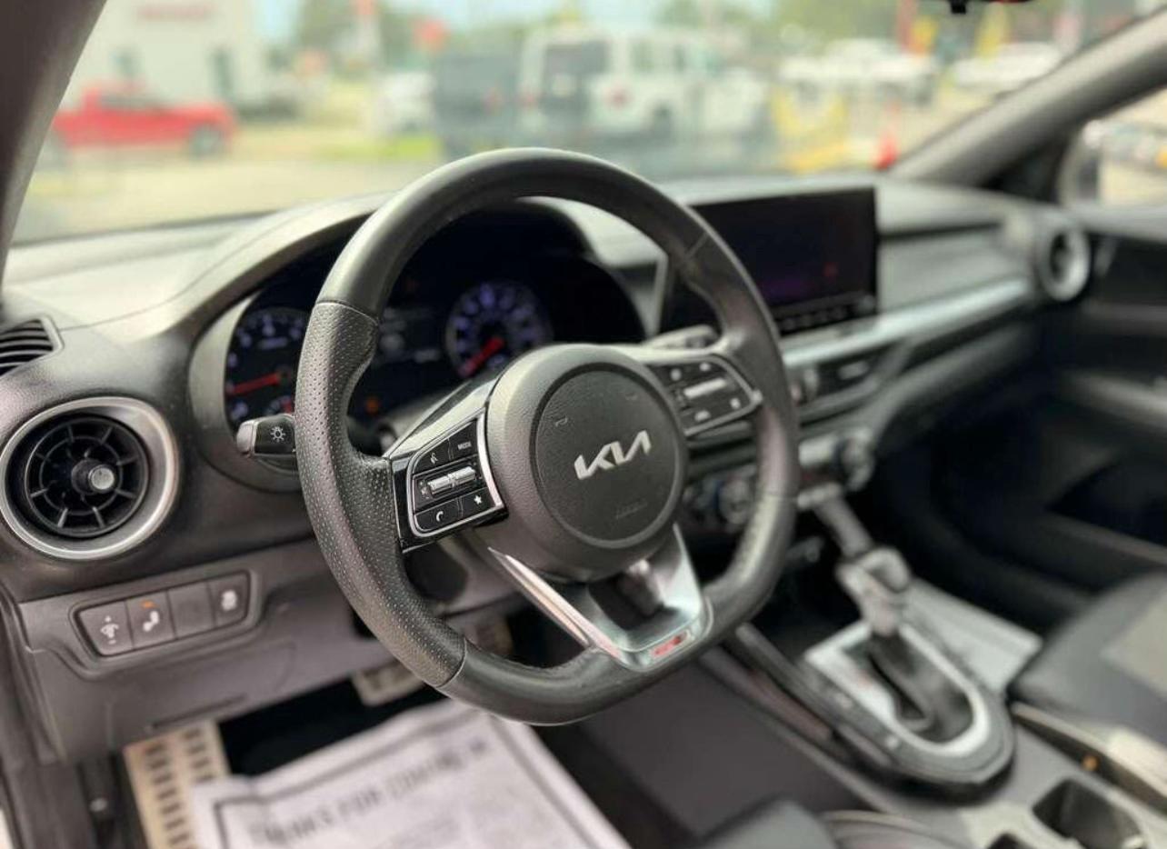 2023 Kia Forte GT-Line FWD - Image 8