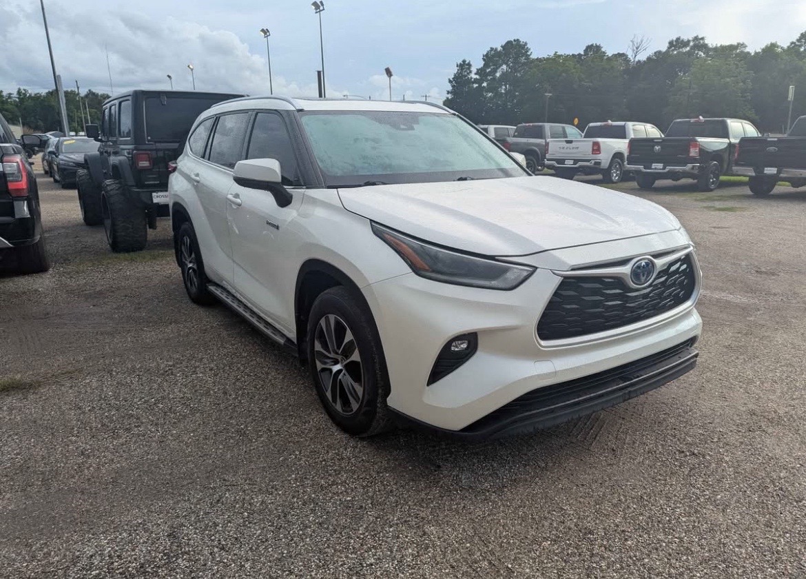 2021 Toyota Highlander Hybrid XLE | Efficient, Spacious & Family Ready | West Alabama Wholesale