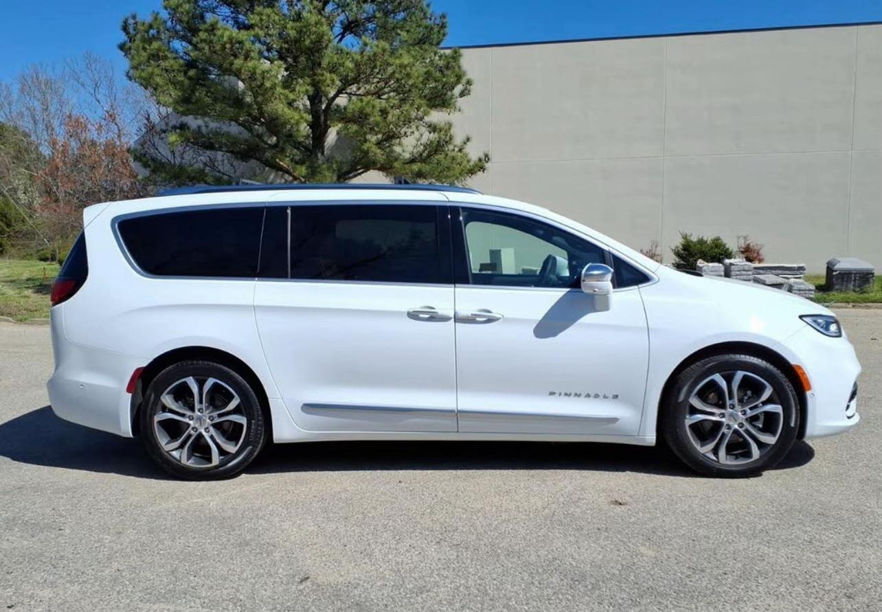 2024 Chrysler Pacifica Pinnacle FWD | Top-of-the-Line Luxury Family Van | West Alabama Wholesale - Image 17