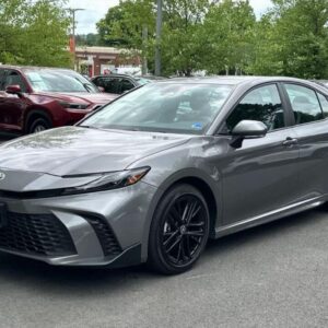 2025 Toyota Camry SE Hybrid FWD