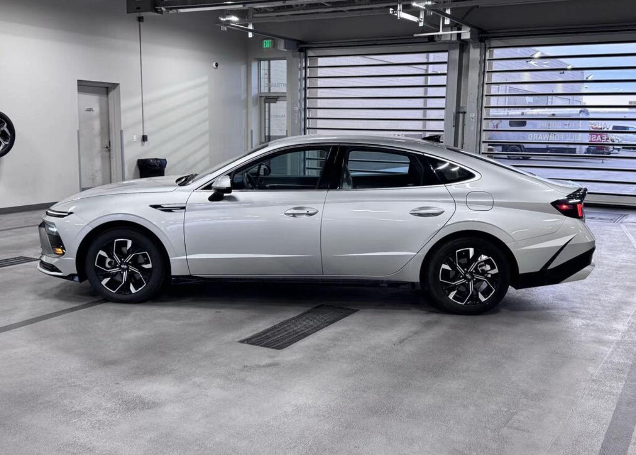 2025 Hyundai Sonata SEL FWD | Low Miles, Modern Style & Financing Available | West Alabama Wholesale - Image 17
