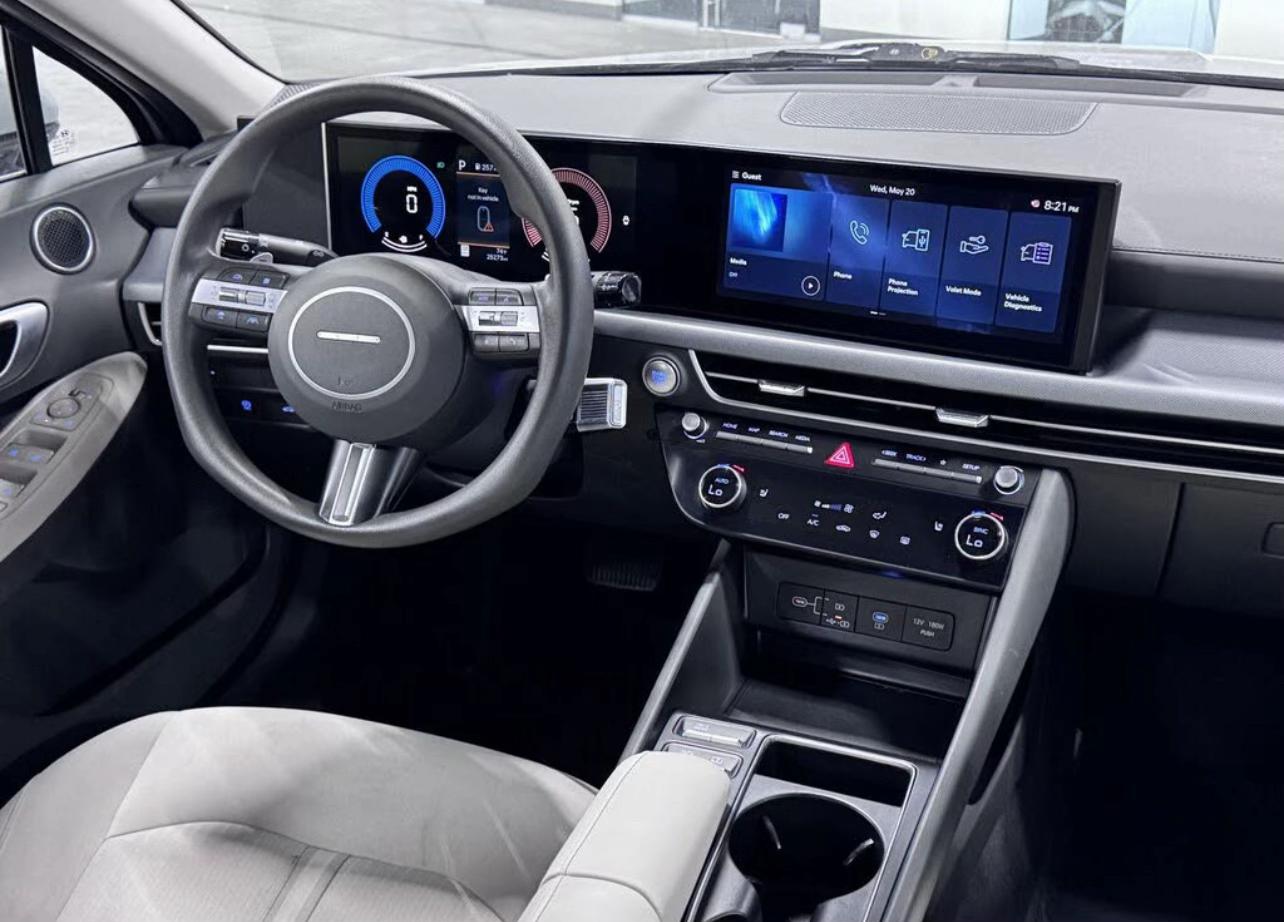 2025 Hyundai Sonata SEL FWD | Low Miles, Modern Style & Financing Available | West Alabama Wholesale - Image 8